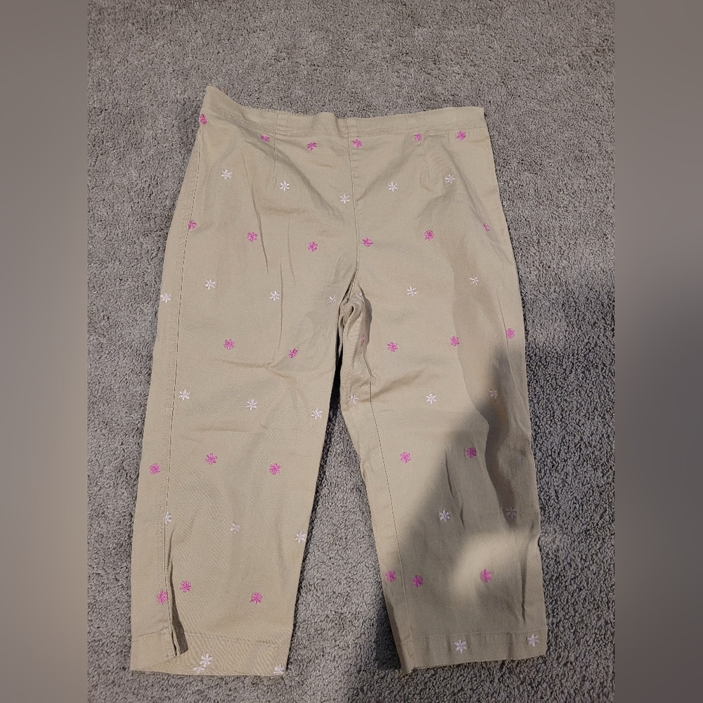 White stag floral capri 6